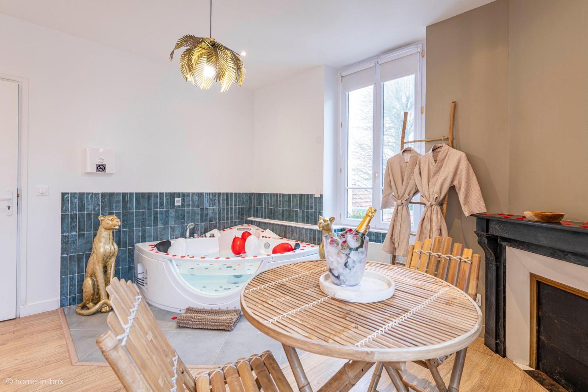 Le Nid D'Eliyah, Suites Avec Jacuzzi 15Min Disneyland Paris ナンテュイユ・レ・モー エクステリア 写真
